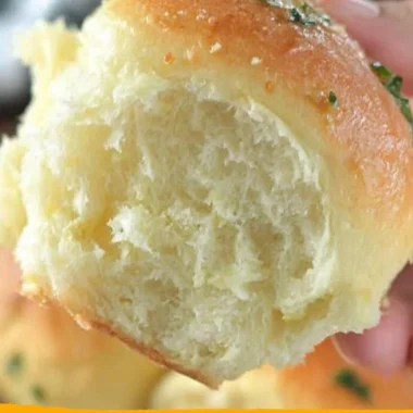 Fluffy homemade dinner rolls baked in 30 minutes